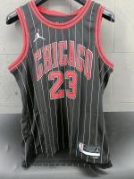 Basketballtrikot NBA SWINGMAN STATEMENT NBA CHICAGO BULLS JORDAN 23 Mann Schwarz