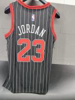 Basketballtrikot NBA SWINGMAN STATEMENT NBA CHICAGO BULLS JORDAN 23 Mann Schwarz