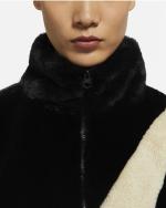 Ventes et remises sur l'achat de <strong>Nike SWOOSH Sherpa Fur Women's Jacket Coat Black</strong> , en couleur noire en promotion