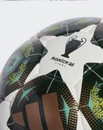  Adidas Pallone Calcio Bianco Verde UCL Finale Munich 2025 Rimbalzo Controllate 